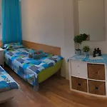 Cosy Directly On The / Few Mins From The Center Apartment