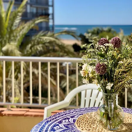 Cosy Directly On The / Few Mins From The Center דירה