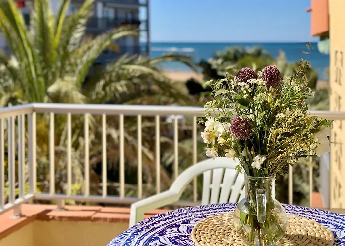 Cosy Directly On The / Few Mins From The Center דירה